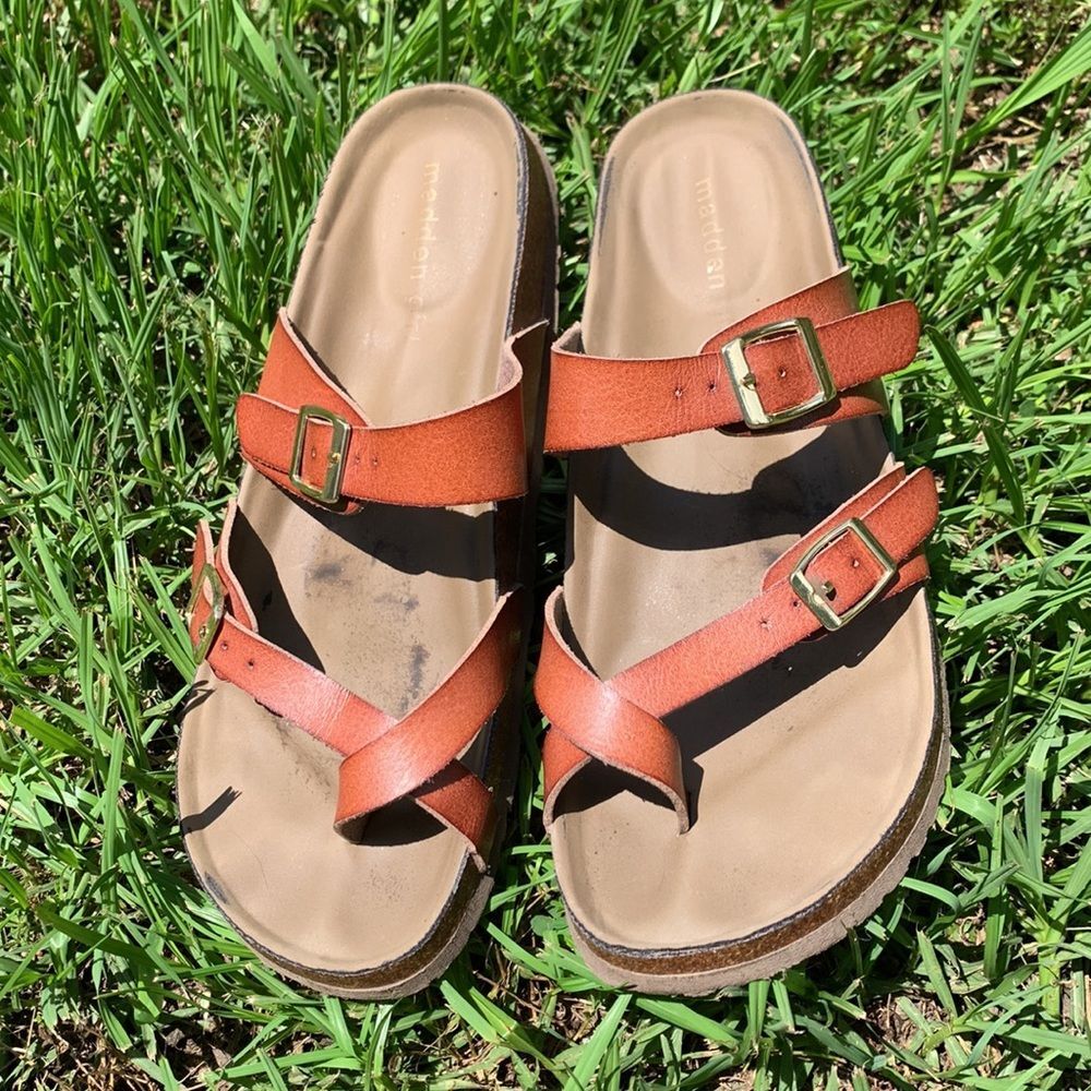 Madden Girl Cognac Bryceee Double Buckle Toe Loop Sandal Size 8